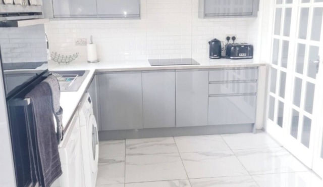 4 Bedroom House LONDON