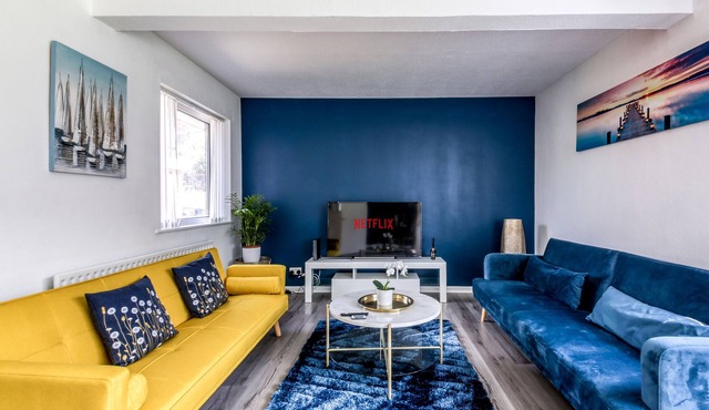 4 bedroom house with parking garden and city links