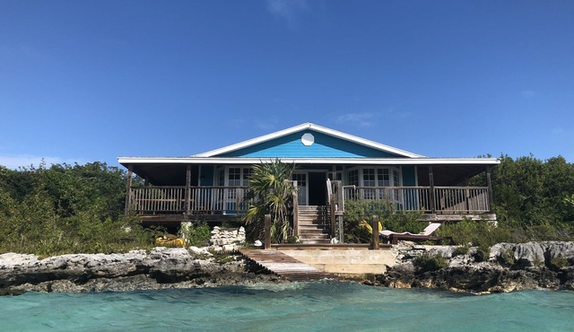 4 Double Beds Water Front On Bone Fish Flats 10 min drive to George Town Exuma