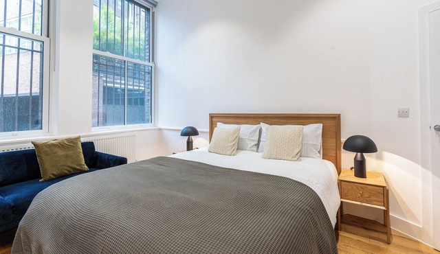 4-Flat Entire Building | Sleeps 18 | Elizabeth Line to Heathrow | Farringdon