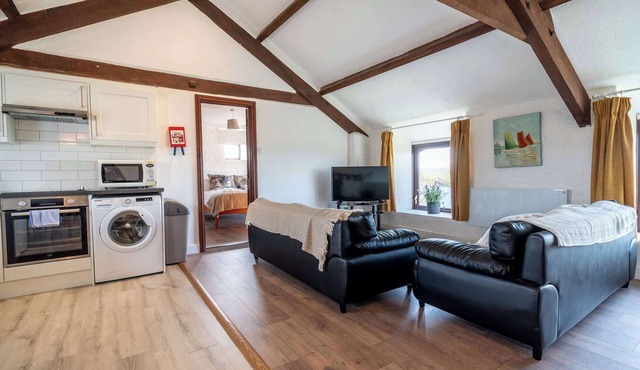 4 Spacious Cornish Cottages near Bude - Sleeps 27