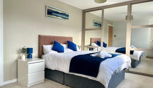 4Bed 2Bath Luxe + Home Cinema
