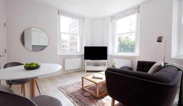 4VH Virginia House Stylishly Bloomsbury Studio sleeps 2