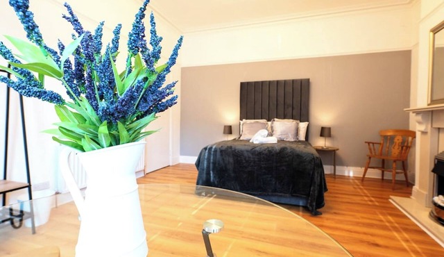 5-Bed Home @ Newcastle upon Tyne