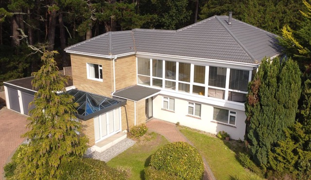 5 Bed House - Pool - Hot Tub - Sauna - Pool Table - Near New Forest - Sleeps 12