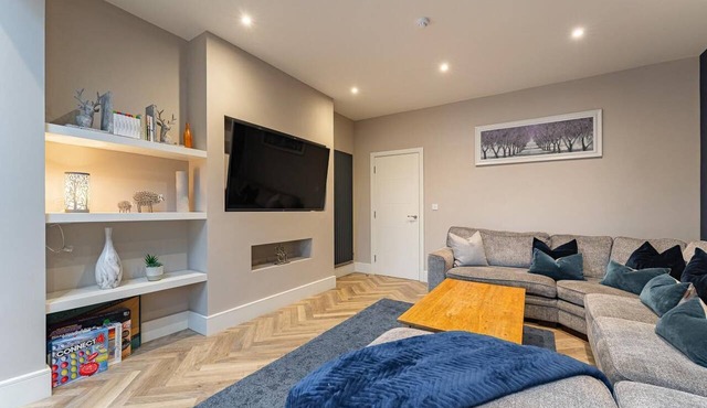 5 Bed in Windermere (oc-lr194)