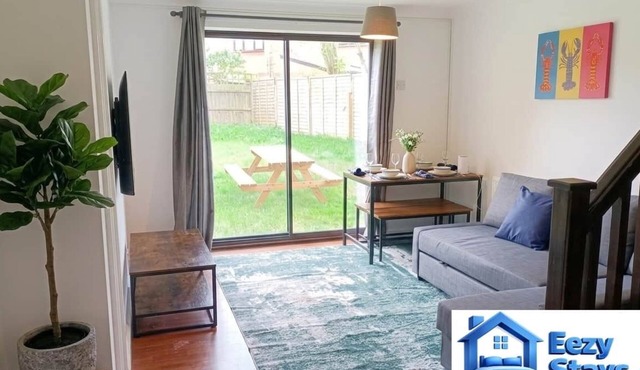 5-Bed MK Home · Sleeps 12 · Contractors & Groups Welcome