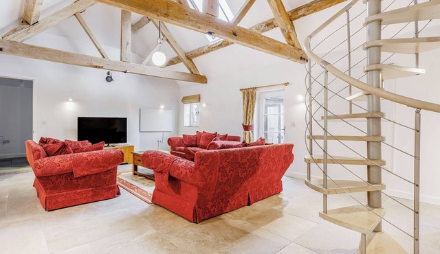 5 bedroom accommodation in Blymhill