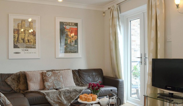5 bedroom accommodation in York