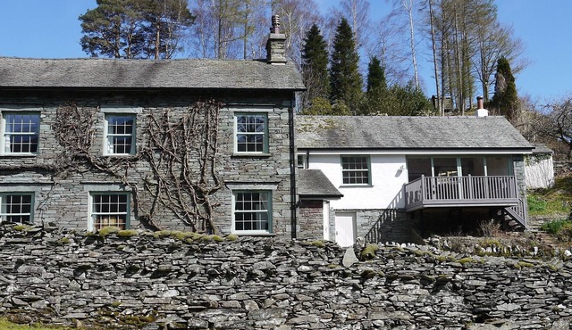5 bedrooms, 5 bathrooms, 2 living rooms and mountain views from every room!