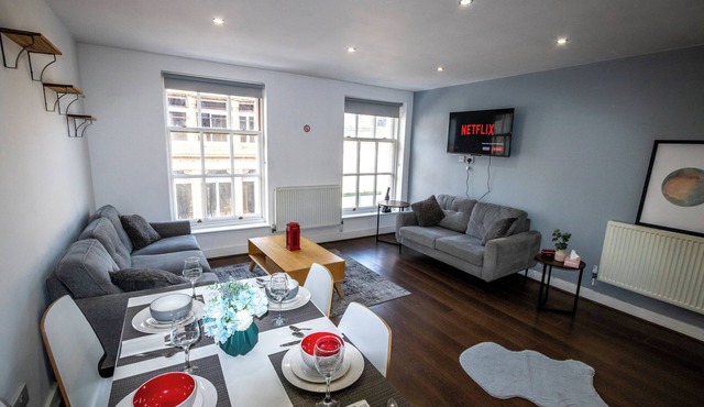 5-beds central flat Liverpool