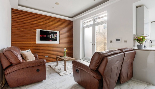 5 BR Flat |Spacious|Near Shepherd's Bush Stn.|ST