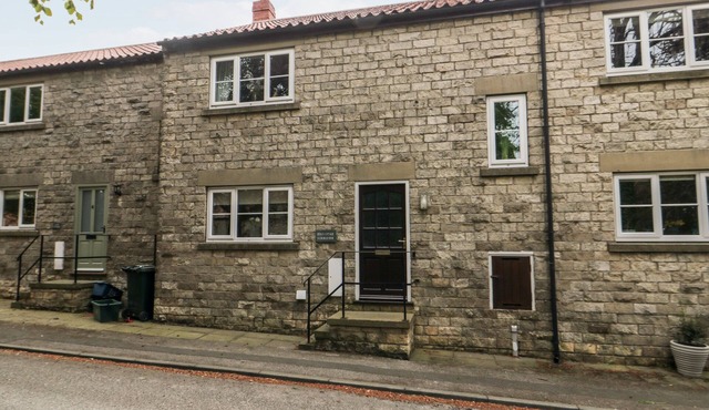 5 CHURCH VIEW, family friendly, with open fire in Thornton Dale