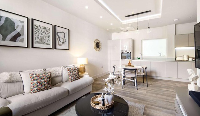 5 Mins Walk to Battersea Park, Battersea Retreat