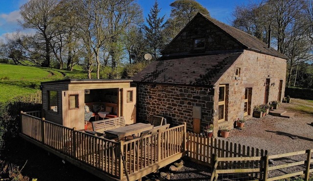 5* STUNNING LUXURIOUS BEAMED COTTAGE - SECLUDED PEACEFUL PEAK DISTRICT LOCATION