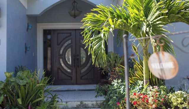 5min Walk from Love beach | Spacious Home in Nassau