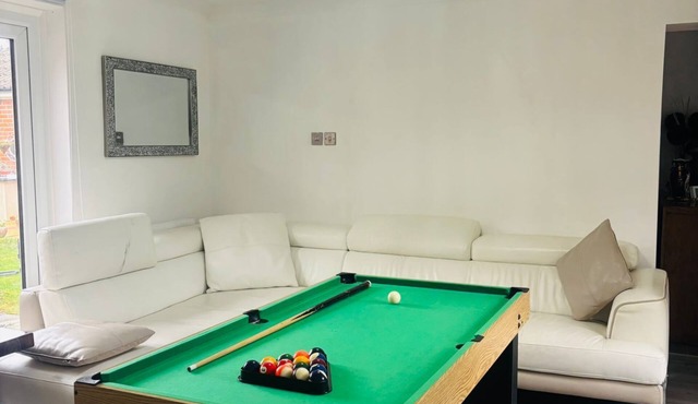 6/7 BRs Lovely Property to Stay with Parking