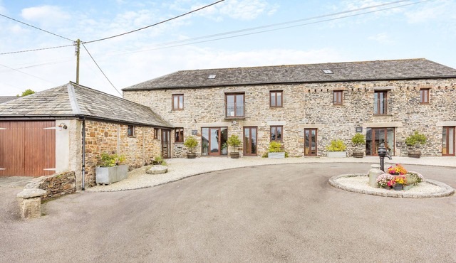 6 bedroom accommodation in Tresmeer, near Launceston