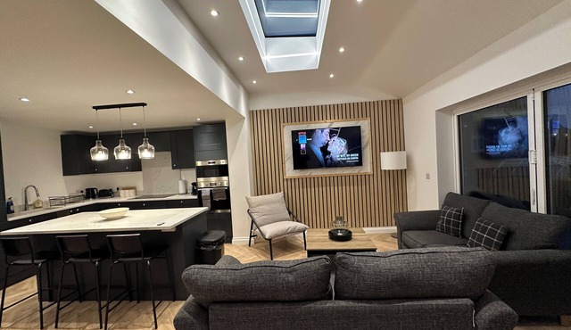 6 bedroom house in Orpington