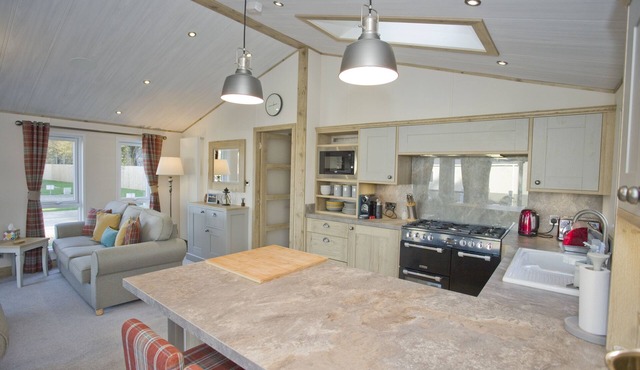 6 Berth Luxury Lodge in Christchurch, Dorset