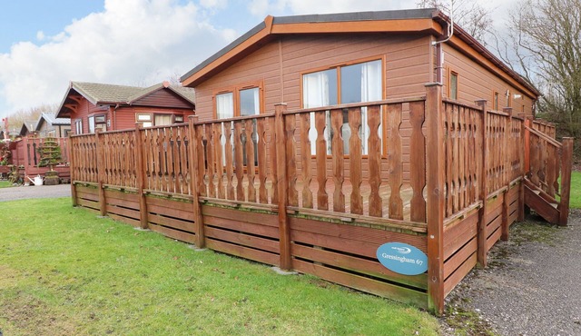 67 GRESSINGHAM, pet friendly, with pool in Warton