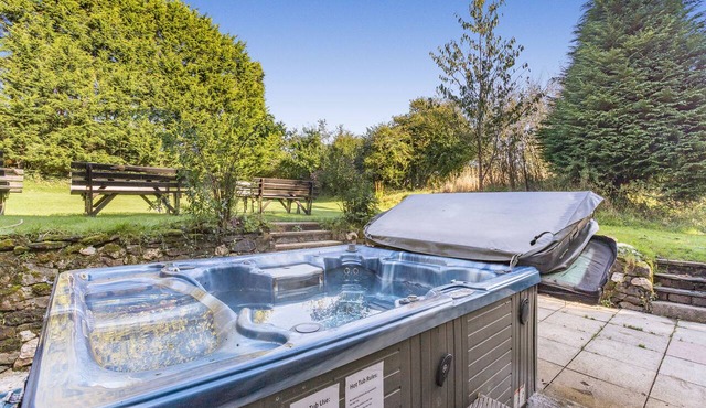 7 bedroom accommodation in Dunterton, near Tavistock