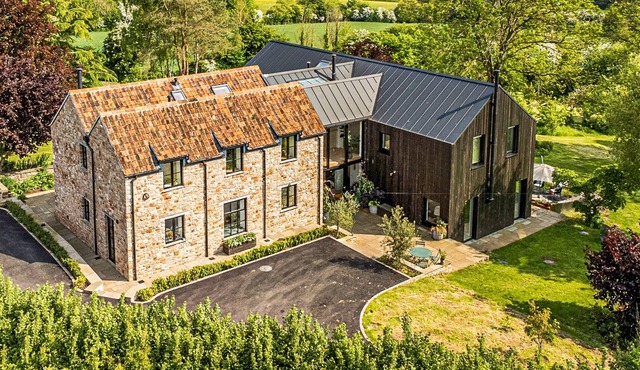 7 bedroom accommodation in Upper Littleton, Chew Valley