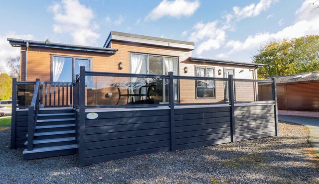 7 LAKE VIEW, with pool in Windermere