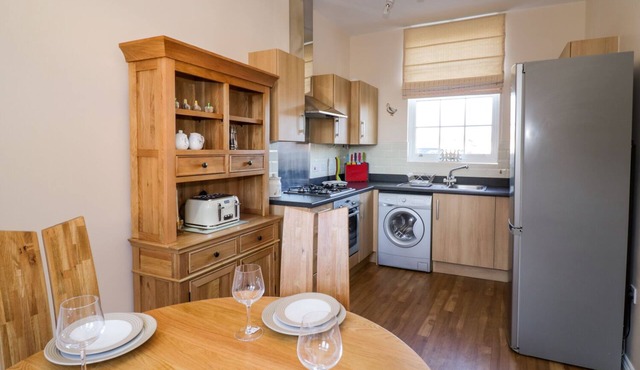 7 MART LANE, family friendly, with a garden in Stourport-On-Severn