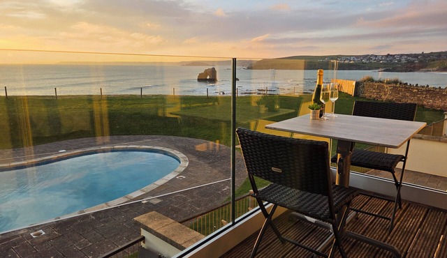 7 OCEAN'S EDGE, family friendly, with pool in Thurlestone