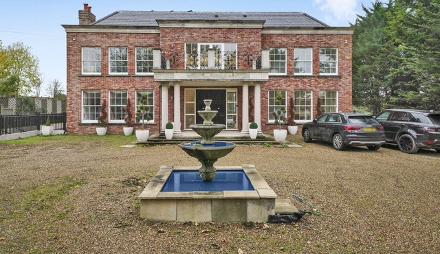 7bed Mansion With Cinema And Indoor Pool