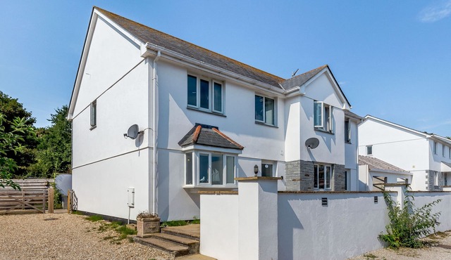 8 HARLYN MEWS, pet friendly, with a garden in Harlyn, Cornwall