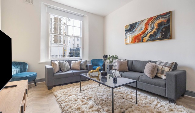 8BR Gem in Prime Location: Perfect for Group Stays