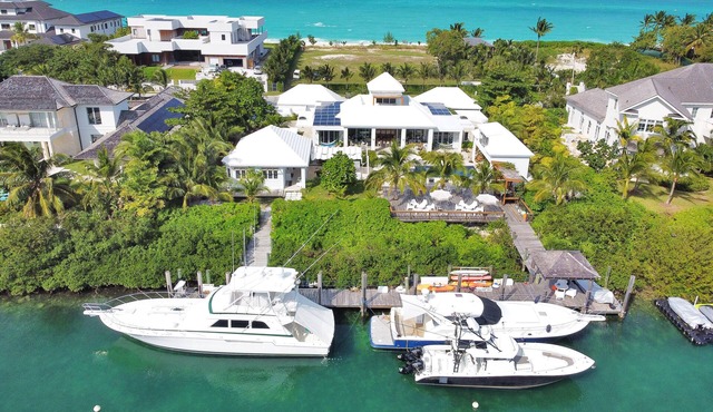 8BR Waterfront Home Veranera Old Fort Bay, Nassau
