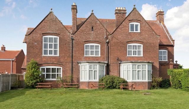 9 bedroom accommodation in Bacton