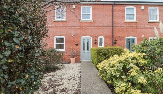 9A WICK LANE, family friendly, with a garden in Christchurch