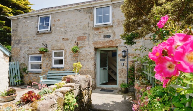 A charming and spacious cottage in rural St Ives