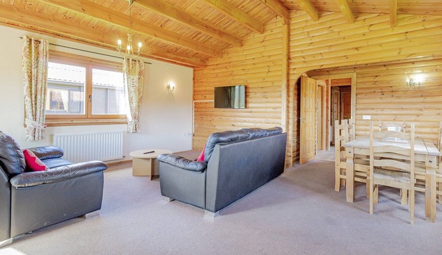 A charming three bedroom lodge with a master bedroom with a double bed served by an en-suite shower