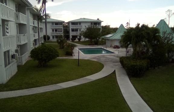 A Gated One bedroom apartment, five minutes away from beach,