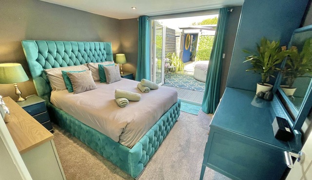 A Hidden Gem With Private Hot Tub and Garden