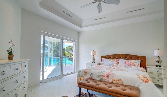 A LOVELY New Beachfront Listing in The Bahamas! 2W