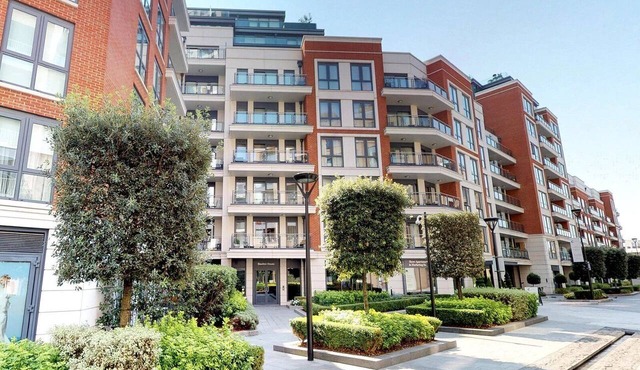 A luxury, contemporary 2Bed & 2Bath Apartment Next to London Museum