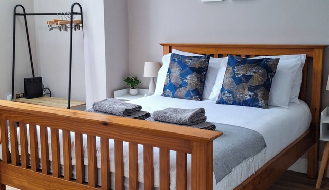 A new 3-bed flat with en-suite near Heathrow