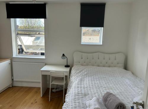 A spacious en-suite room