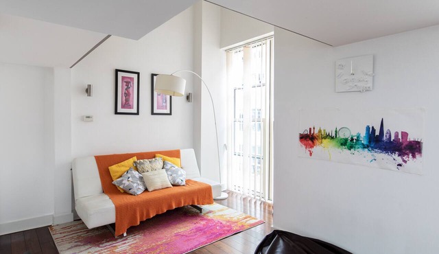 A Stylish 2 Bed, 2 Bath London Apartment
