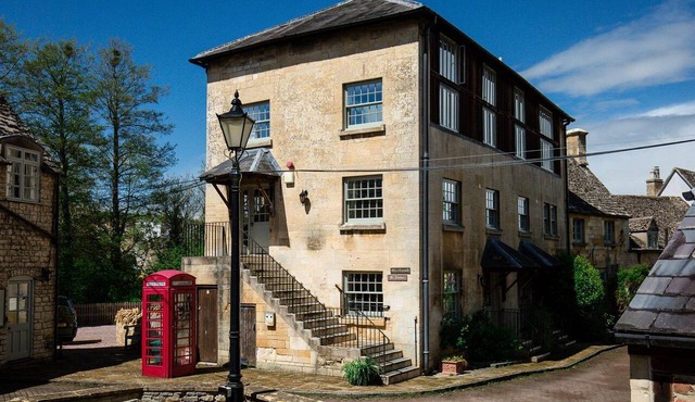 A sudeley castle cottage that sleeps 4 guests in 2 bedrooms
