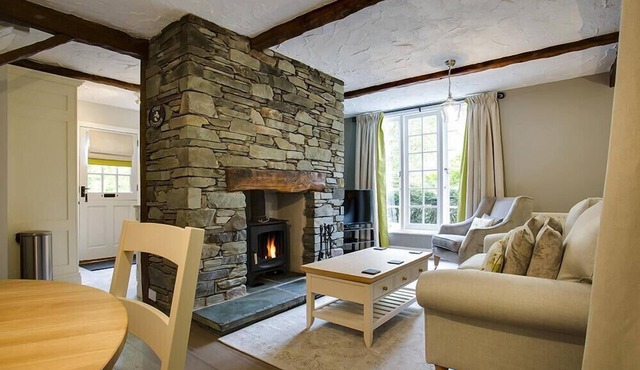ACORN COTTAGE, pet friendly, with open fire in Grasmere
