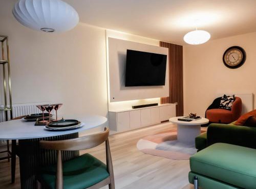 Adeluxe Aura - Entire Ultra Luxury- Super King Bed with Free WiFi, Netflix and Amazon Prime