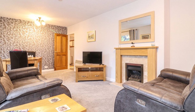 AFTON, romantic, with pool in Ambleside
