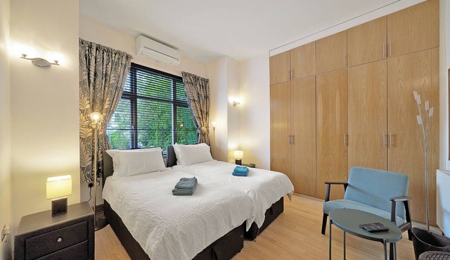 Air-conditioned London garden apartment
